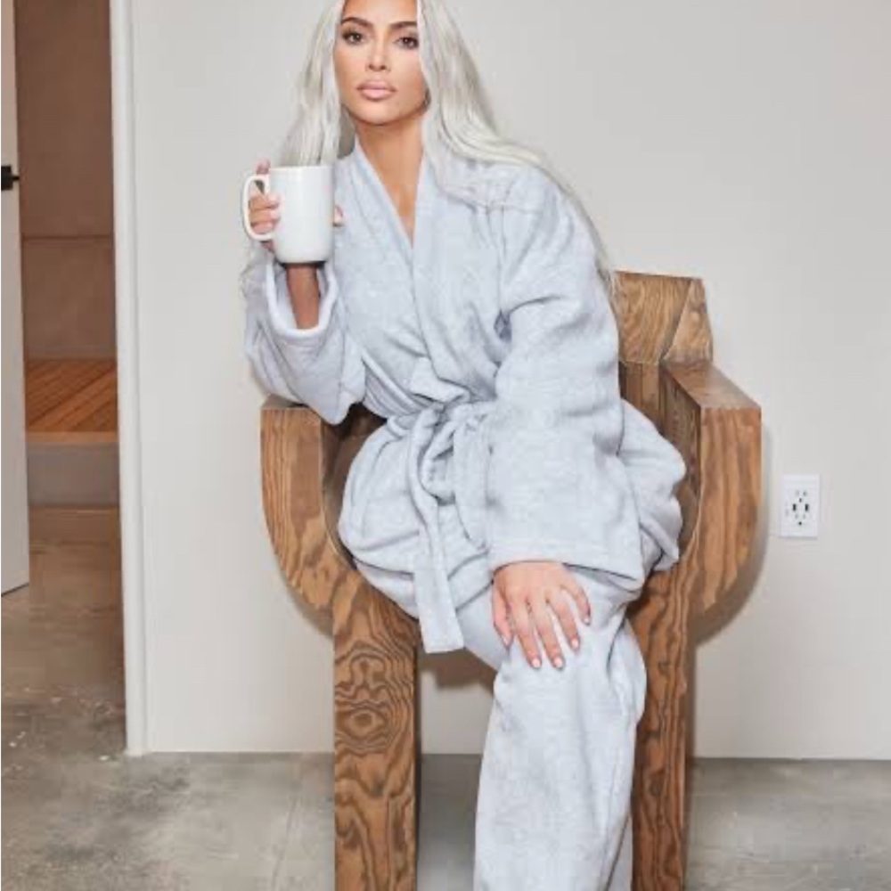 Skims Fleece Lounge Robe “Heather Gray” - Picture 3 of 6